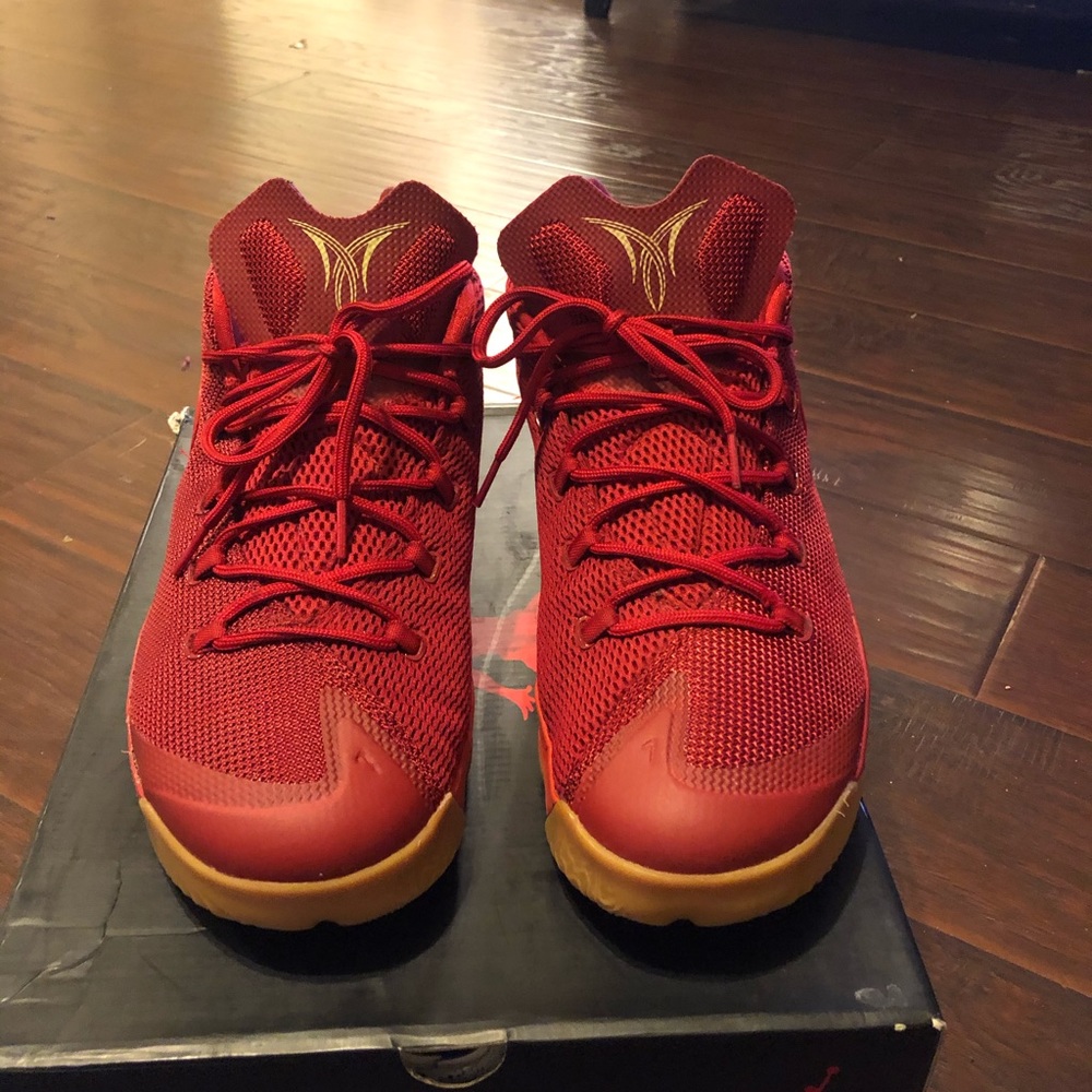 Jordan Melo M12 “Big Apples”